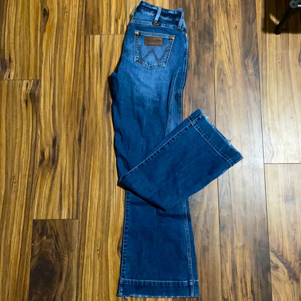 Size 28 wrangler flare jeans